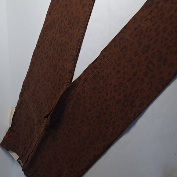 WOMEN'S HIGH RISE JEANS 2 UNIVERSAL THREAD - Picture 14 of 16